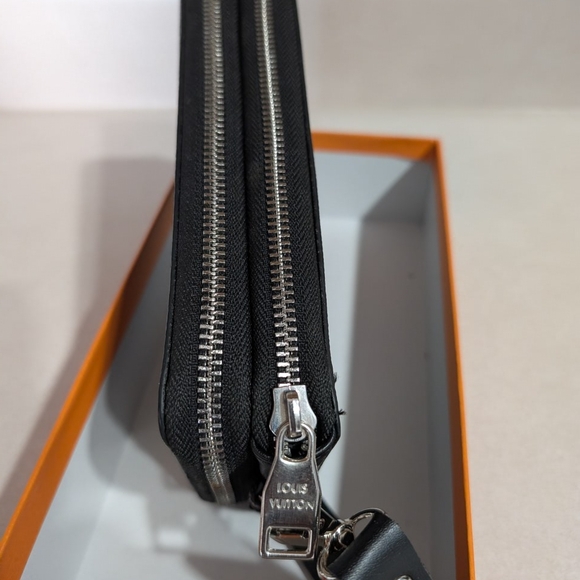 Louis Vuitton Damier Graphite Wallet with Silver Accents - Picture 8 of 12